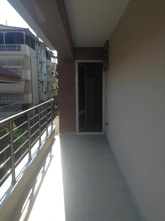 Mango Apartamento Paralía Exterior foto