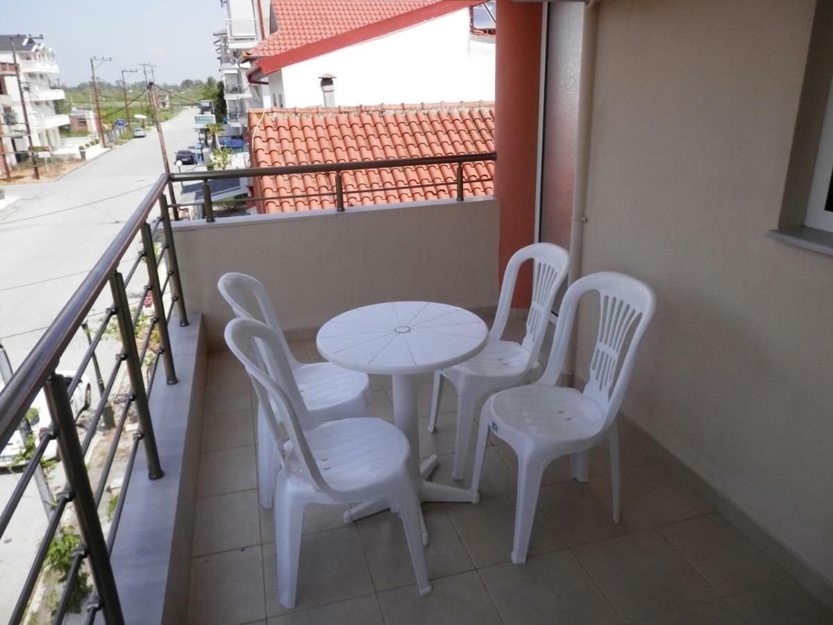 Mango Apartamento Paralía Exterior foto